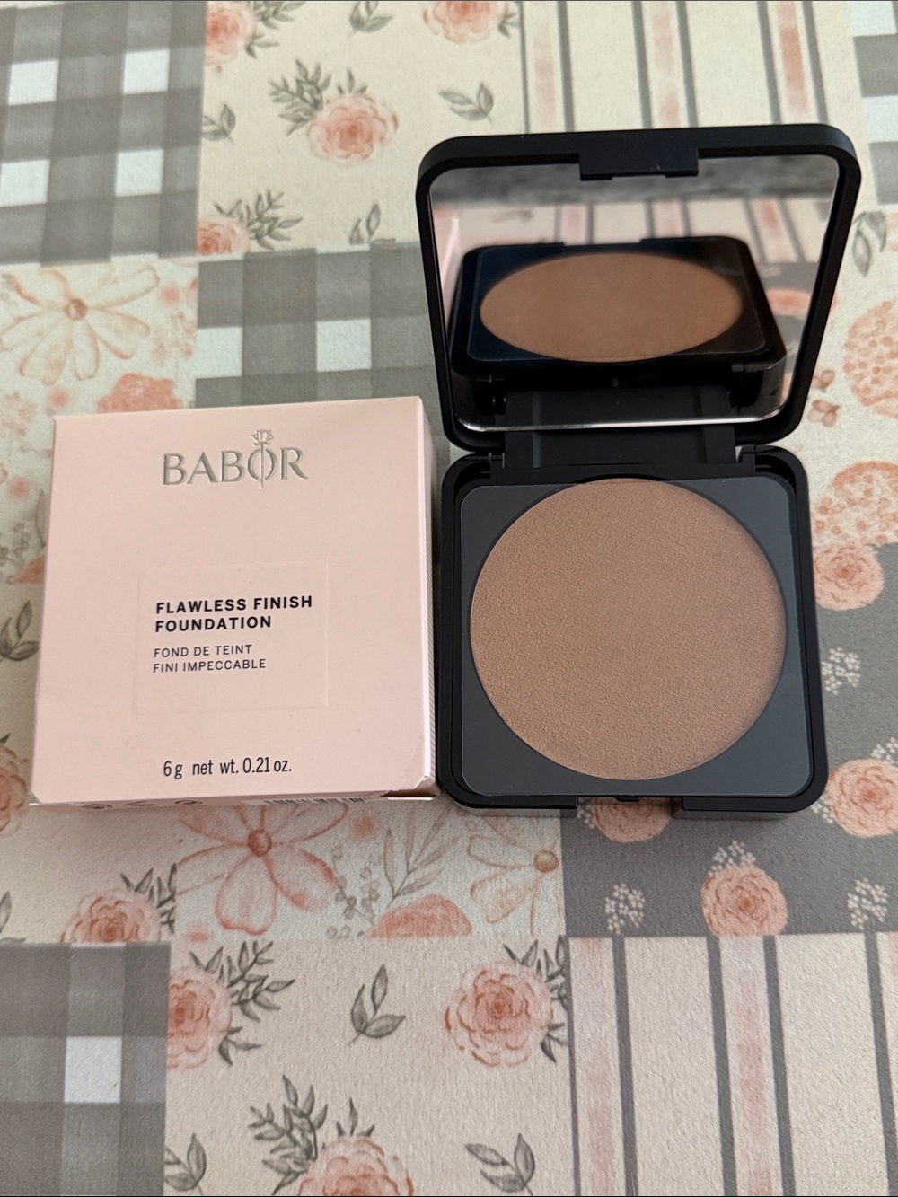 Flawless Finish Foundation Compact - 04 Sunny